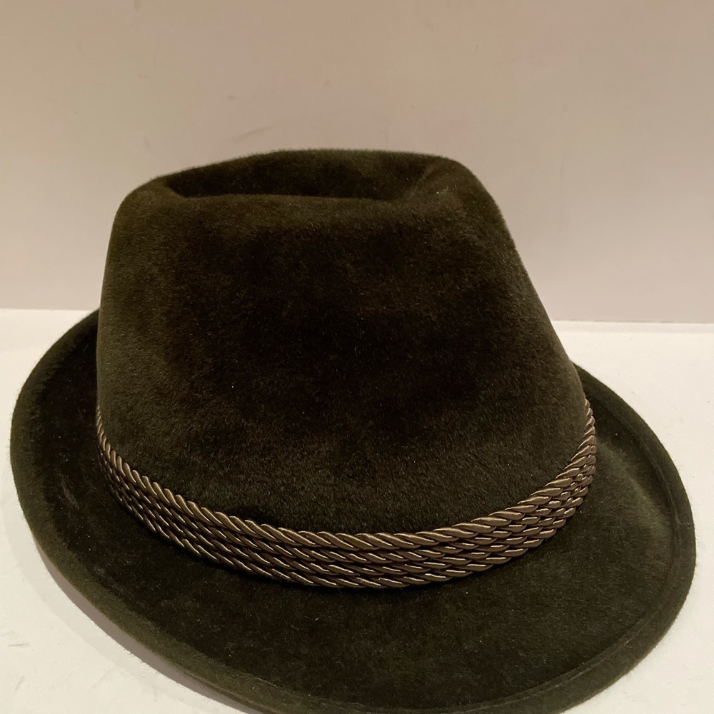 Hutmacher Green Velvet Hat Size 55 View 2